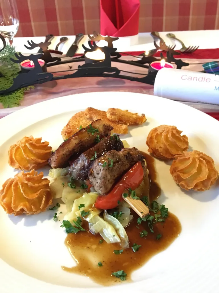 Meat dish with duchess potatoes and sauce