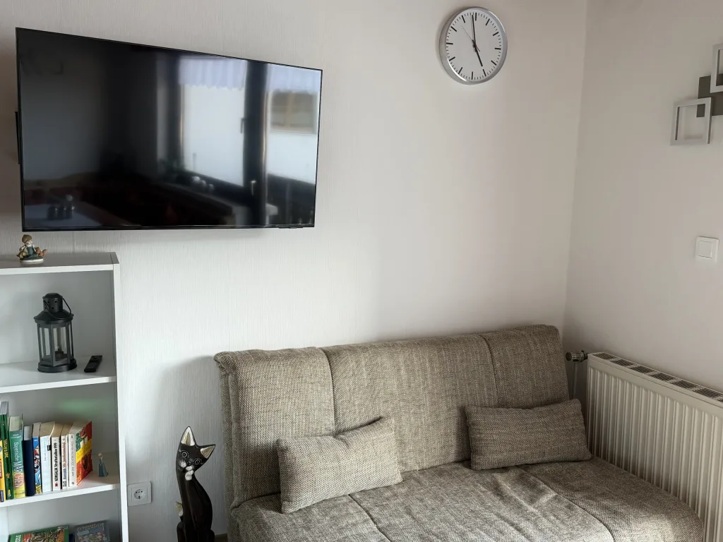 Living area of the holiday apartment with sofa and television